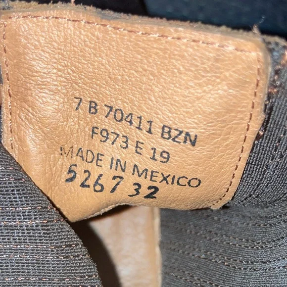 Frye| Sacha Chelsea Bronzed Bootie| Size 7B Pre Owned Condition - Picture 11 of 11